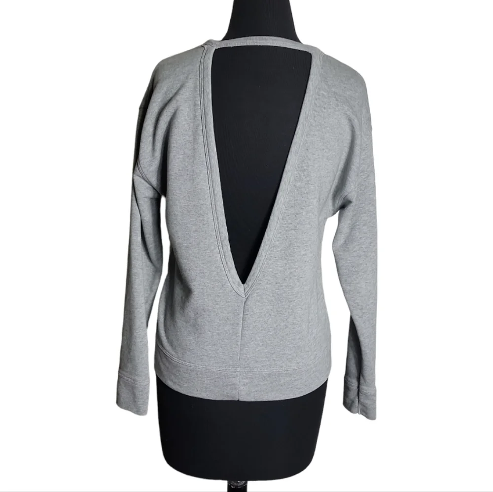 Nike versa dri fit open back gray sweatshirt size XS - Picture 2 of 8